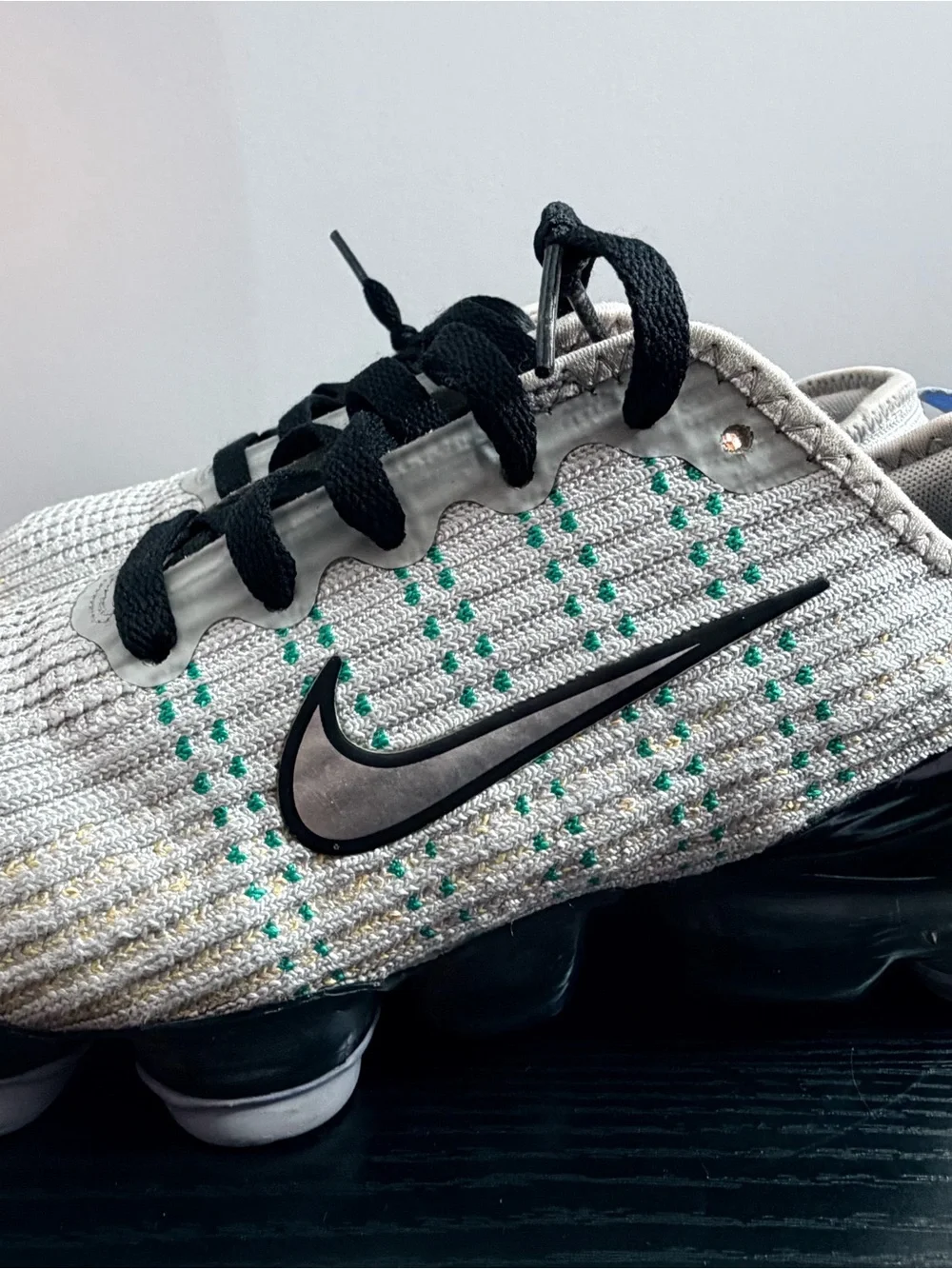 Nike Men’s White Knit Sneakers with Black Accents and Teal Dots